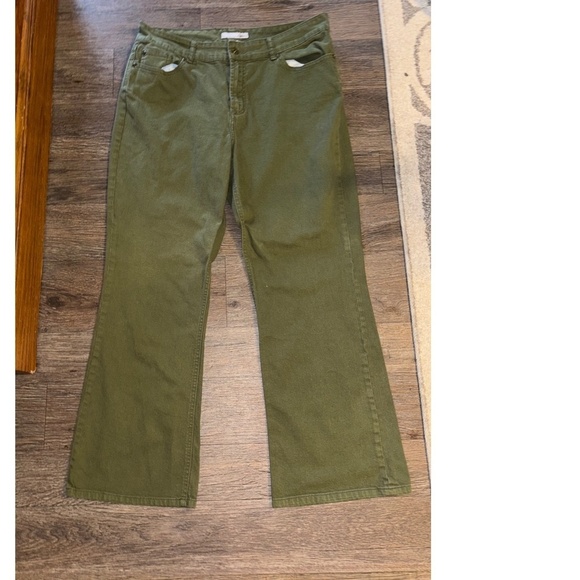 Chicos size 2.5 (large/14) Short Olive green pants - Picture 1 of 12